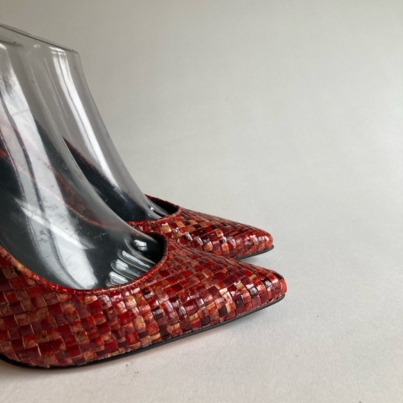 Donald J Pliner Red Burgundy Weaving Leather Point Toe Classic Heels size 7.5 - Picture 4 of 15